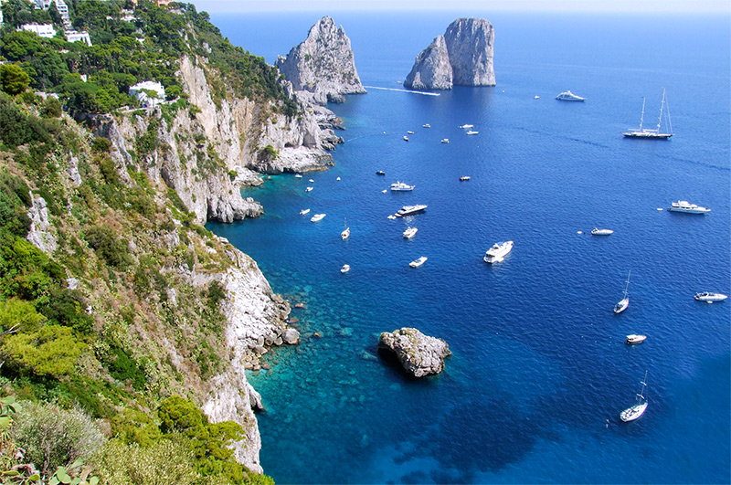 Vista panoramica della costa di Capri